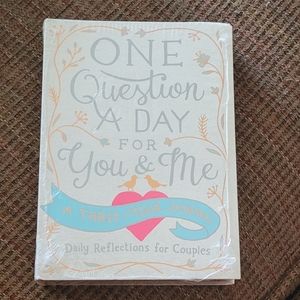 One Question a Day for You & Me: Daily Reflections for Couples: A 3 Year Journal